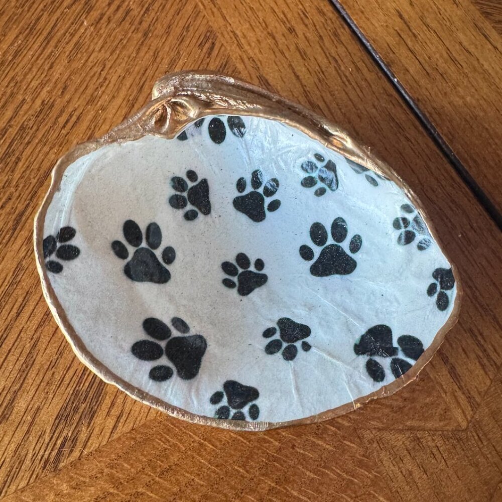 Decoupage Oyster Shell Trinket Dish Dog prints